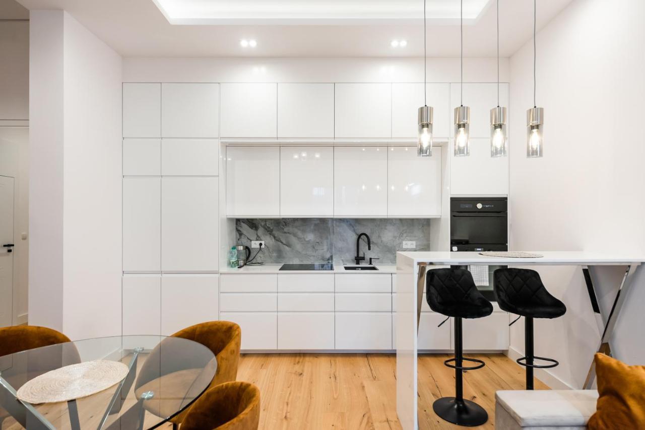 Zlota Sophisticated Apartment Varsóvia Exterior foto